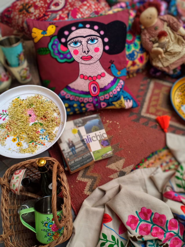 毛繡花抱枕/ FRIDA KAHLO 墨西哥女力畫家